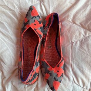 Rothy's The Point Orange Camo Pointed Toe Flats size 11

Great condition!